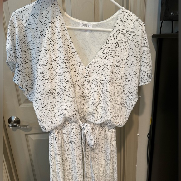 Romantic flowy dress - white with black polka dots - Picture 5 of 5